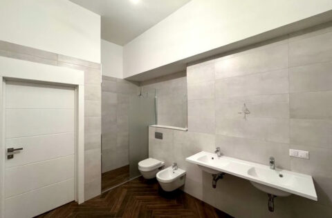 Bathroom in apartment for sale in Kyiv, Reitarska St 28, modern design with bathtub and shower