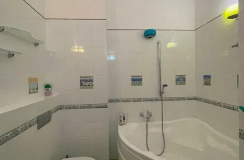 Bathroom with marble finishes in apartment for sale in Kyiv, Liuteranska St 10a, Pecherskyi district, premium interior