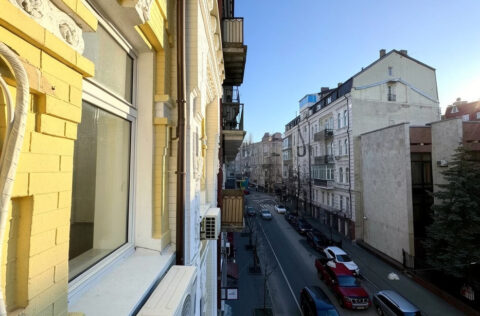 Reitarska Street in Kyiv near apartment for sale, Shevchenkivskyi district historical centre