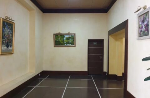 Apartment for sale in Kyiv, Lypky Pechersk — prestigious entrance lobby of Kapitoliy Residence on Khreshchatyk 27B with concierge and security in elite building.
