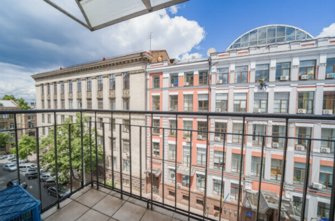 balcony apartment for sale Kyiv Rylskyi Lane 3 penthouse historic centre view Shevchenkivskyi district