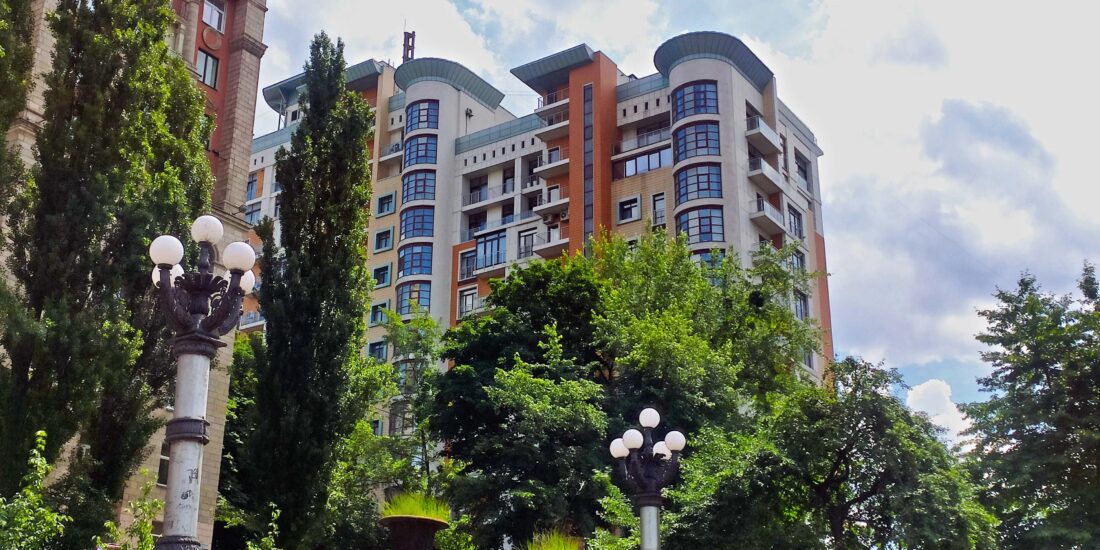 Apartment for sale in Kyiv, Lypky Pechersk — modern elite façade of Kapitoliy Residence on Khreshchatyk 27B in premium central Kyiv location.