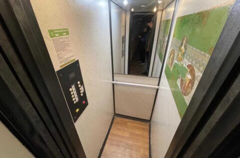 elevator in historic building apartment for sale Kyiv Tarasivska 6A passenger lift