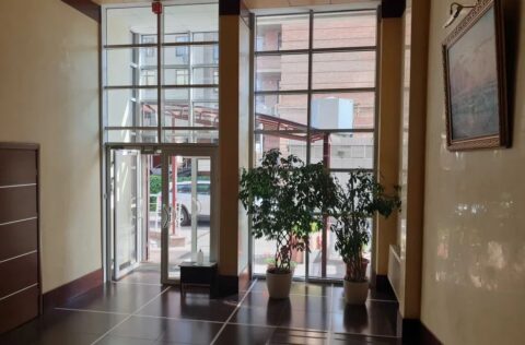 Apartment for sale in Kyiv, Lypky Pechersk — prestigious entrance lobby of Kapitoliy Residence on Khreshchatyk 27B with concierge and security in elite building.