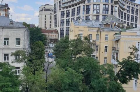 Apartment for sale in Kyiv, Lypky Pechersk — modern elite façade of Kapitoliy Residence on Khreshchatyk 27B in premium central Kyiv location.