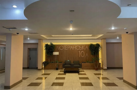Entrance lobby of premium building apartment for sale in Kyiv, Liuteranska St 10a, Pecherskyi district