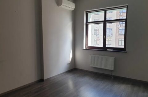Apartment for sale in Kyiv, Lypky district, Pechersk — modern living space in Kapitoliy Residence, Khreshchatyk 27B with stylish cosmetic renovation and furnished interior.