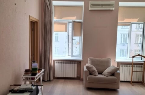 Living room in apartment for sale in Kyiv, Shota Rustaveli St 4, city centre Bessarabka area