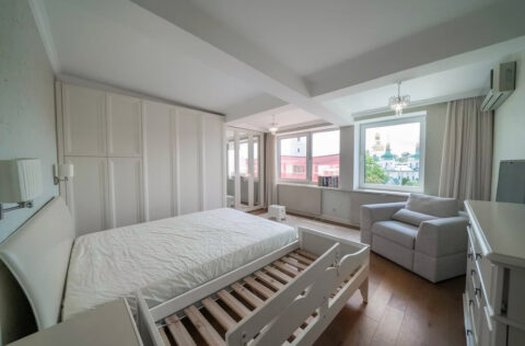 master bedroom apartment for sale Kyiv Rylskyi Lane 3 penthouse quiet historic centre Shevchenkivskyi district