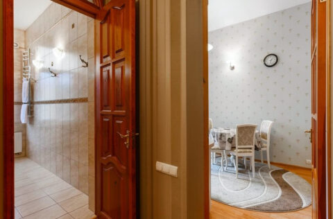 corridor apartment for sale in Kyiv Tarasivska Street 6A Shevchenkivskyi district functional layout high ceilings