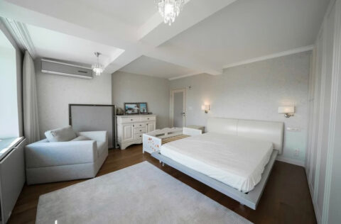 master bedroom apartment for sale Kyiv Rylskyi Lane 3 penthouse quiet historic centre Shevchenkivskyi district