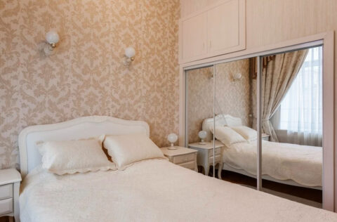 bedroom apartment for sale in Kyiv Tarasivska 6A quiet courtyard view historic centre Shevchenkivskyi district