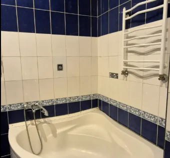 Vestor.Estate bathroom at Liuteranska 11b pre-revolutionary Kyiv real estate