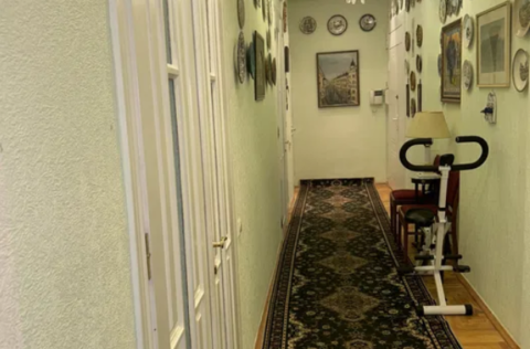 Vestor.Estate hallway at Variazkyi Ln 13a pre-revolutionary Kyiv real estate