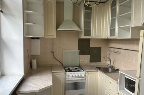 Vestor.Estate kitchen at Variazkyi Ln 13a pre-revolutionary Kyiv real estate
