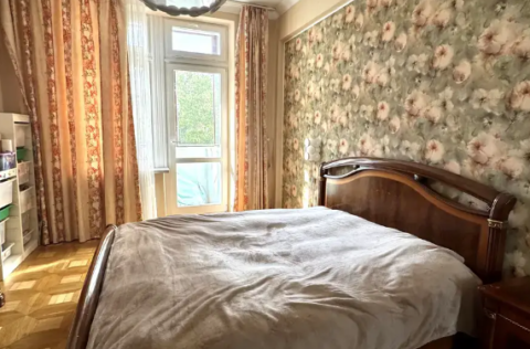 Vestor.Estate bedroom at Velyka Vasylkivska 16 stalinka Kyiv real estate