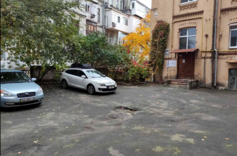 Vestor.Estate parking area at Liuteranska 11b pre-revolutionary Kyiv real estate