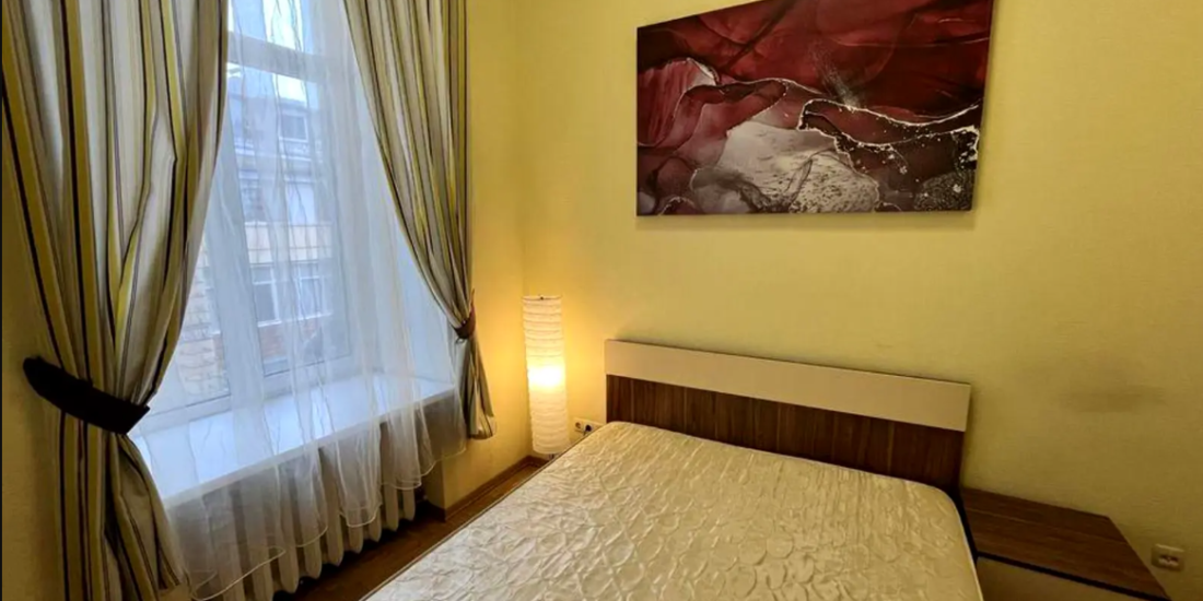 Vestor.Estate bedroom at Yevhena Chykalenka 21 pre-revolutionary Kyiv real estate