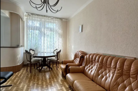 Vestor.Estate living room at Velyka Vasylkivska 16 stalinka Kyiv real estate