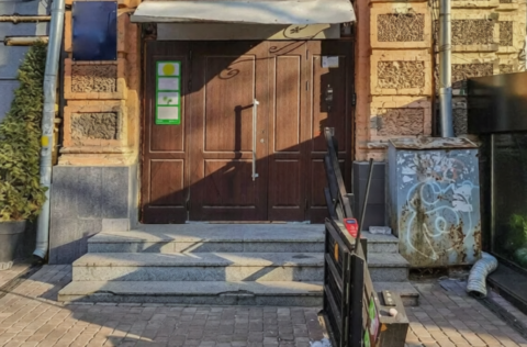 Prestigious entrance hall of historic building in Kyiv, Yevhena Chykalenka St., 25 with secure access and classic architecture