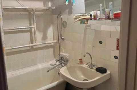 Bathroom in a Stalinka apartment on Volodymyrska Street 19, Kyiv Centre