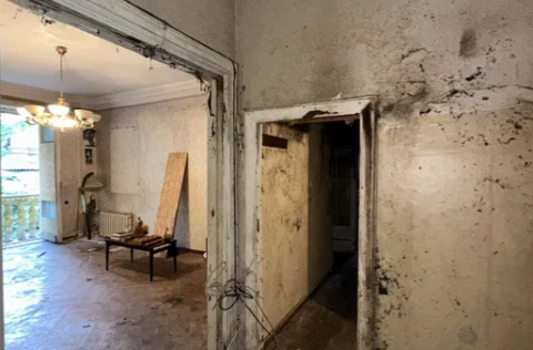 Corridor in a 2-bedroom apartment on Khreshchatyk Street, Kyiv, requiring full renovation