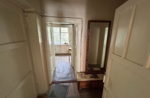 Corridor in apartment for sale in Kyiv, Lypky district, Kruhlouniversytetska St 2/1, historic architectural monument, ready for renovation