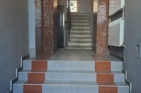 Vestor.Estate entrance at Shota Rustaveli 34 pre-revolutionary Kyiv real estate