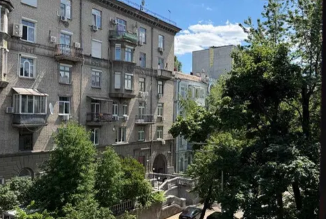 Vestor.Estate building on Mykilsko-Botanichna 17/19 stalinka Kyiv real estate