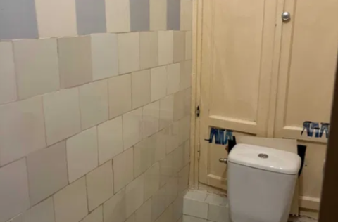 Bathroom in a Stalinka apartment on Volodymyrska Street 19, Kyiv Centre