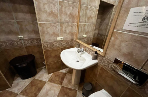 Vestor.Estate bathroom at Shota Rustaveli 34 pre-revolutionary Kyiv real estate