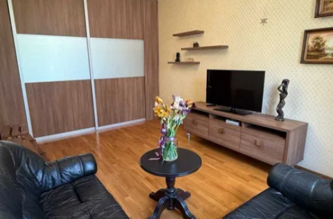 Vestor.Estate living room at Mykilsko-Botanichna 17/19 stalinka Kyiv real estate