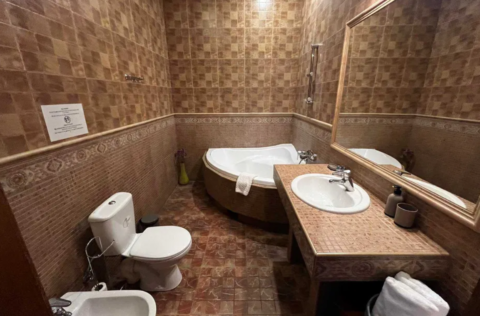 Vestor.Estate bathroom at Shota Rustaveli 34 pre-revolutionary Kyiv real estate