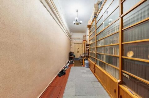 Corridor in a historic apartment on Yevhena Chykalenka Street 25, Kyiv, requiring renovation