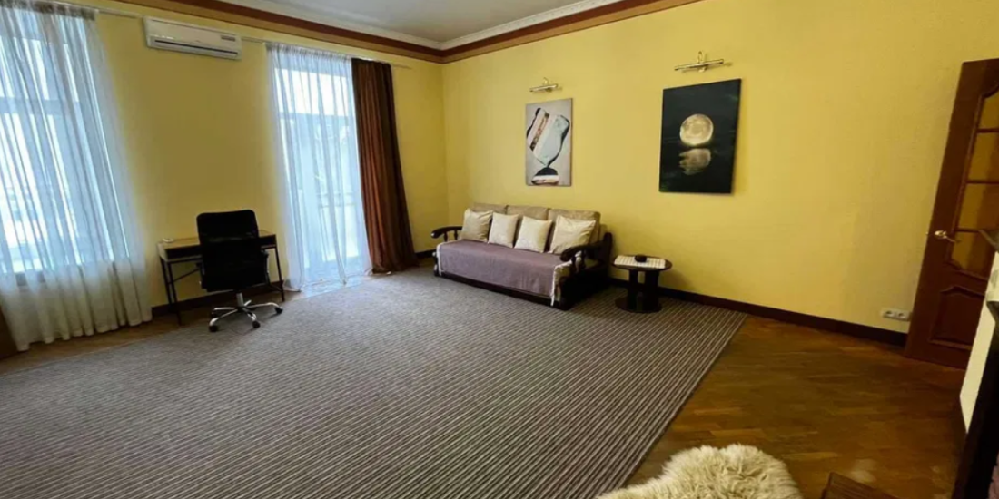 Vestor.Estate living room at Shota Rustaveli 34 Kyiv real estate