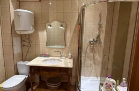 Vestor.Estate bathroom at Mykilsko-Botanichna 17/19 stalinka Kyiv real estate