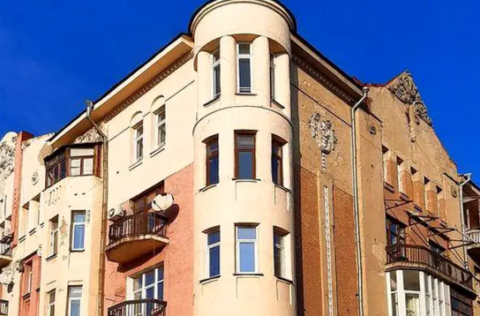 Façade of a pre-1917 building on Reitarska Street 20/24, Kyiv