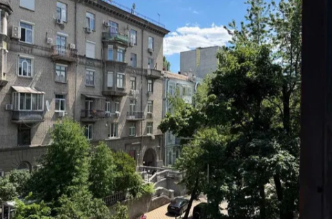 Vestor.Estate building on Mykilsko-Botanichna 17/19 stalinka Kyiv real estate