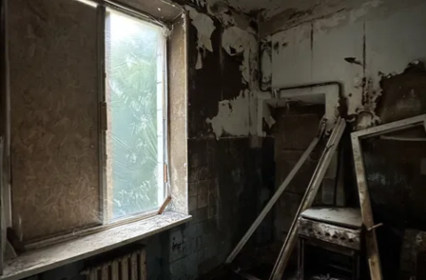 Kitchen in a 2-bedroom apartment on Khreshchatyk Street, Kyiv, requiring full renovation