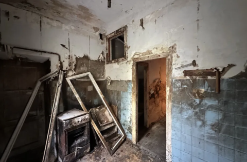 Kitchen in a 2-bedroom apartment on Khreshchatyk Street, Kyiv, requiring full renovation