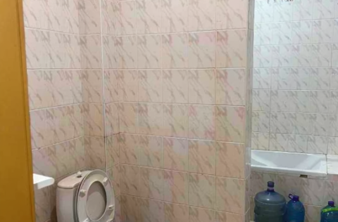 Bathroom in a historic apartment on Volodymyrska Street 6, Kyiv