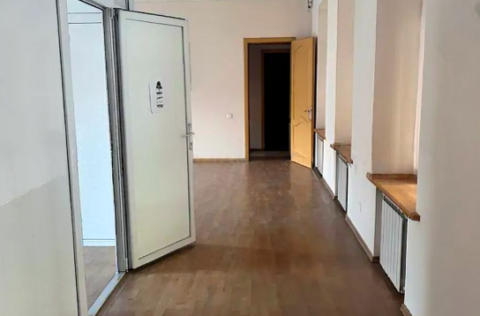 Corridor in a historic apartment on Volodymyrska Street 6, Kyiv