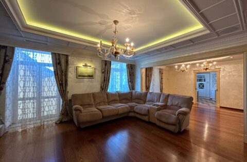 Living room in a renovated apartment on Yevhena Chykalenka Street 2-4/7, Kyiv