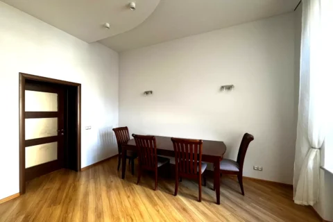 1868888314081610