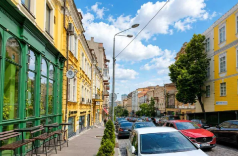 Street view from an apartment on Malopidvalna Street 21, Kyiv