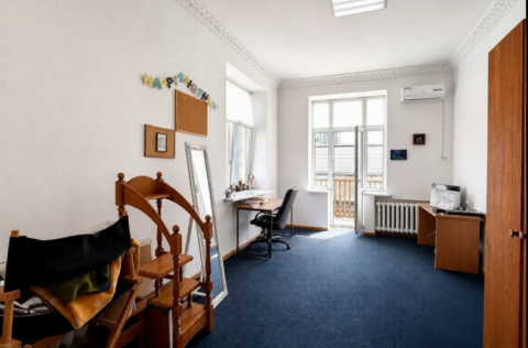 Bedroom in a renovated apartment on Khreshchatyk Street 29, Kyiv