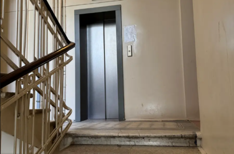 Staircase and lift in a building on Kruhlouniversytetska Street, Kyiv