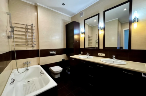 Bathroom in a Stalinka apartment on Ivana Kozlovskoho Lane 5, Kyiv