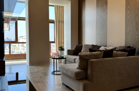 Open-plan kitchen-living room in an apartment on Kruhlouniversytetska Street, Kyiv