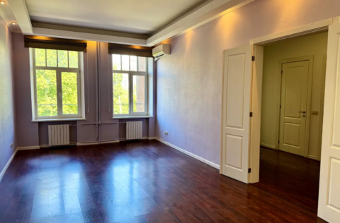 Living room in a Stalinka apartment on Ivana Kozlovskoho Lane 5, Kyiv